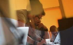¿Cómo controlar las desviaciones de un proyecto con un ERP?